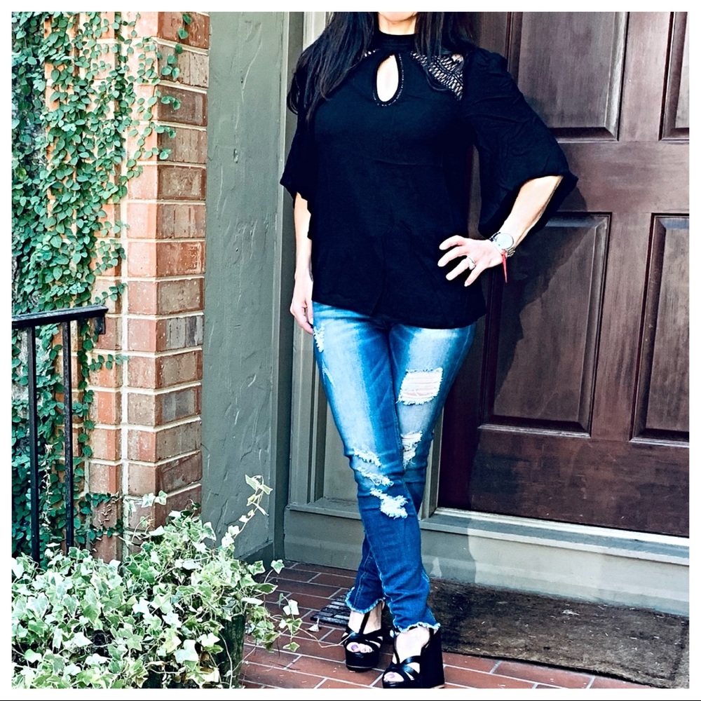 ✨LAST ONE✨Black chic top with lace detail - Picture 6 of 8